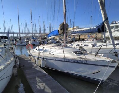 Holidays in a sailboat with a free sunset tour